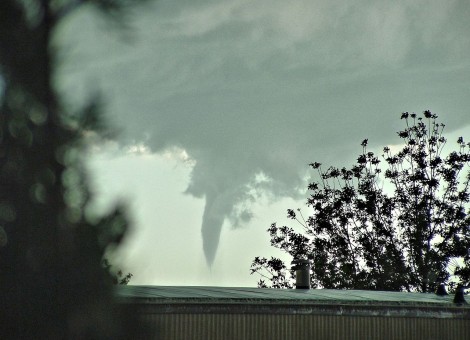 Tornado touches down in midwestern town