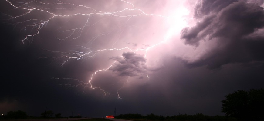 severe weather lightning